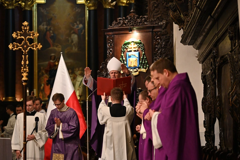 W intencji zmarłych biskupów i prezbiterów