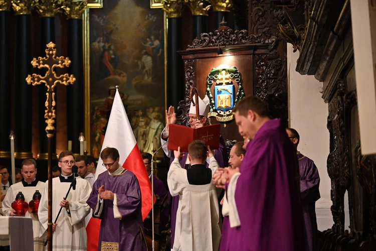 W intencji zmarłych biskupów i prezbiterów