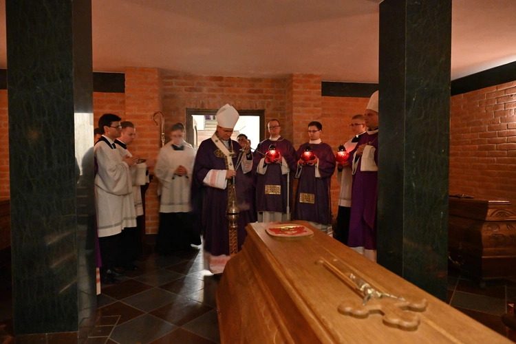 W intencji zmarłych biskupów i prezbiterów