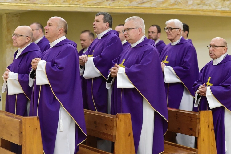 Msza św. za zmarłych ze społeczności Hosianum