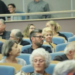 Konferencja o odkryciach w kryptach