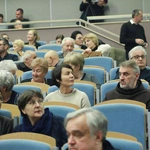 Konferencja o odkryciach w kryptach