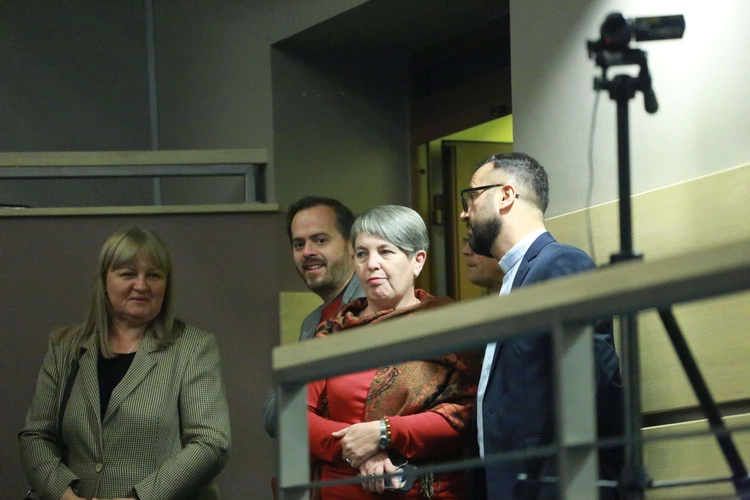 Konferencja o odkryciach w kryptach