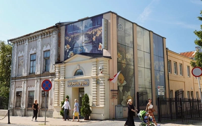 Osadzeni, mundurowi i cywile pobiegną po więziennym spacerniaku, aby pomóc hospicjum