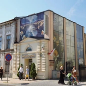 Osadzeni, mundurowi i cywile pobiegną po więziennym spacerniaku, aby pomóc hospicjum