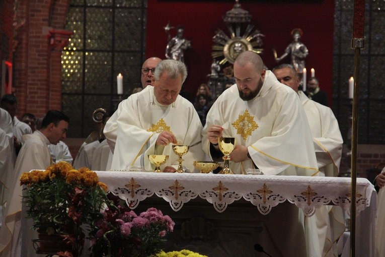 Rocznica poświęcenia katedry i 35-lecie Caritas Archidiecezji Wrocławskiej