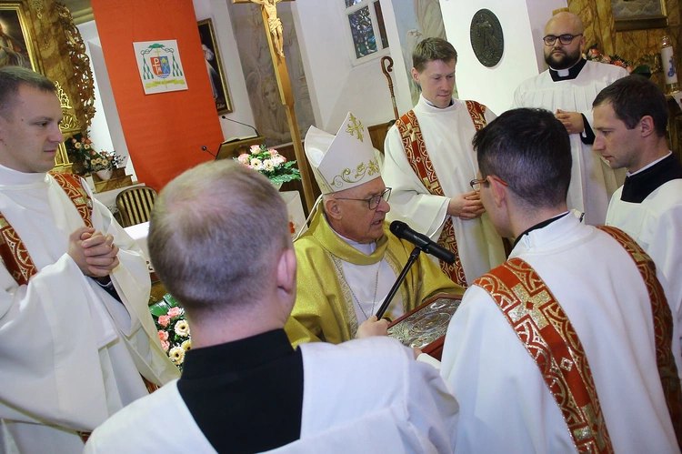 Święcenia diakonatu w Kobylnicy cz. 1