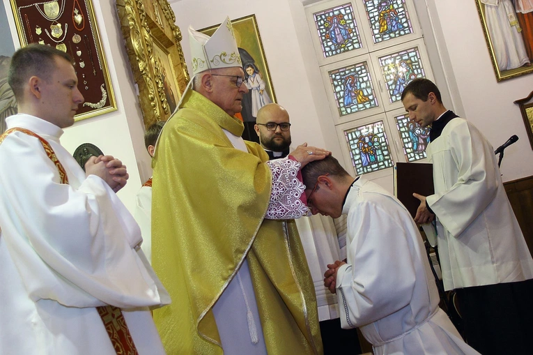 Święcenia diakonatu w Kobylnicy cz. 1