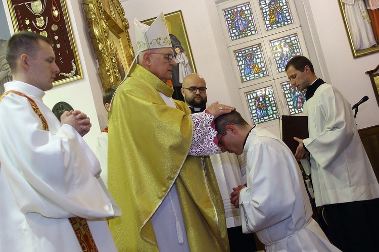 Święcenia diakonatu w Kobylnicy cz. 1