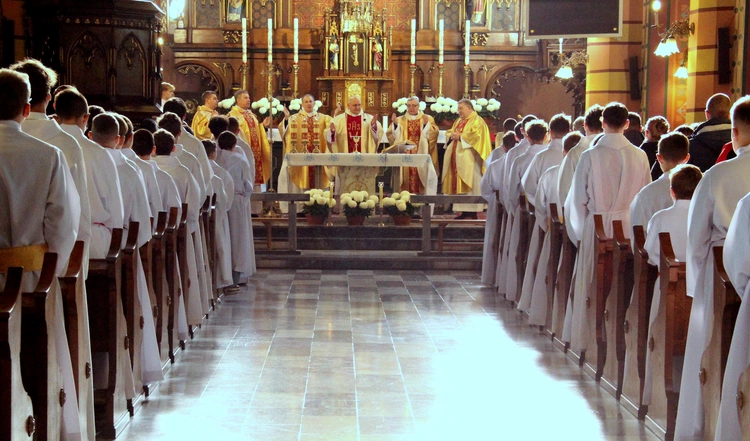 Oto za chwilę przystąpię do ołtarza Bożego...