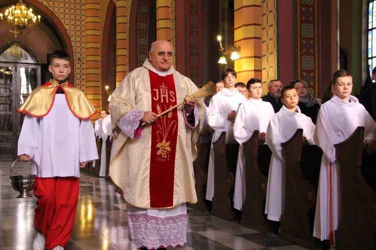 Oto za chwilę przystąpię do ołtarza Bożego...
