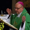 Bp Kiciński: Ubodzy boją się naszej oceny i krytyki, dlatego chcą być niezauważalni