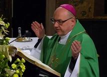 Bp Kiciński: Ubodzy boją się naszej oceny i krytyki, dlatego chcą być niezauważalni