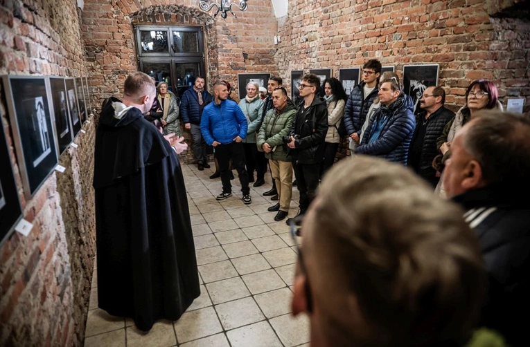 Widok z bliska - wystawa w Starym Opactwie
