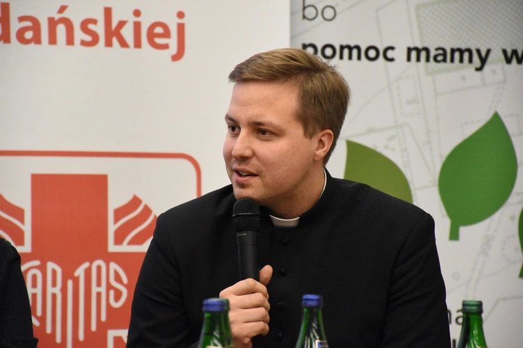 Debata o mądrym pomaganiu