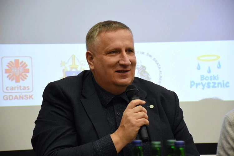Debata o mądrym pomaganiu