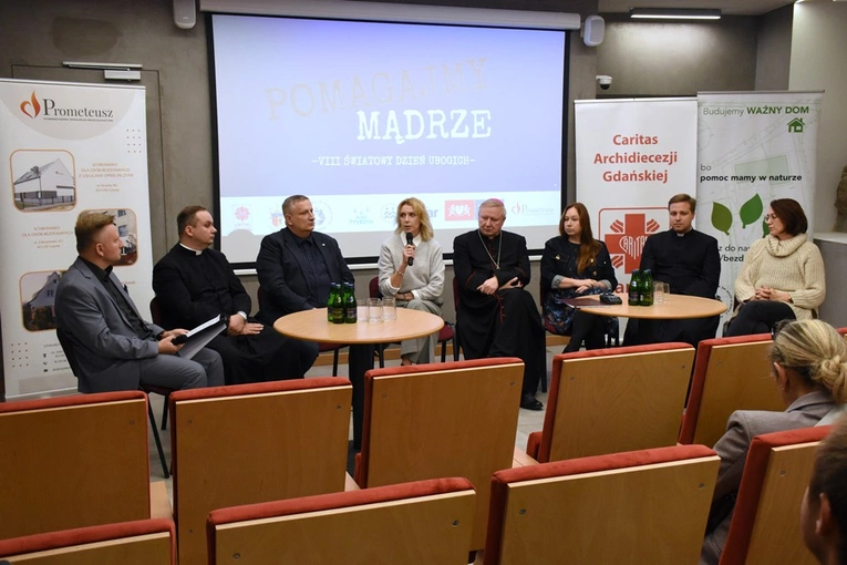 Debata o mądrym pomaganiu