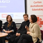 Debata o mądrym pomaganiu