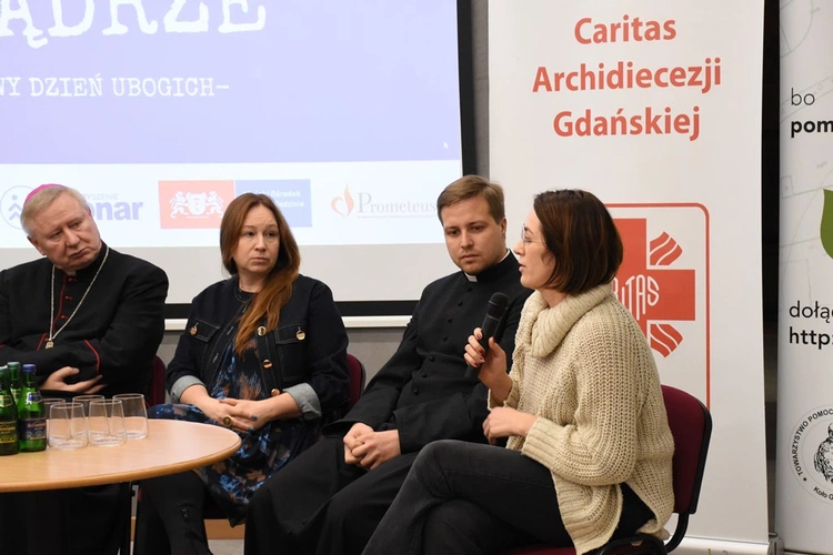Debata o mądrym pomaganiu