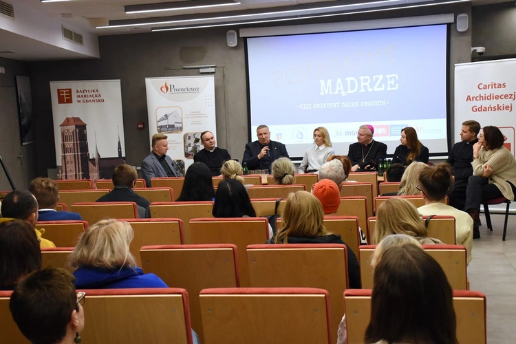 Debata o mądrym pomaganiu