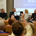 Debata o mądrym pomaganiu