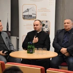 Debata o mądrym pomaganiu