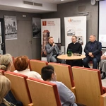 Debata o mądrym pomaganiu