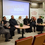 Debata o mądrym pomaganiu