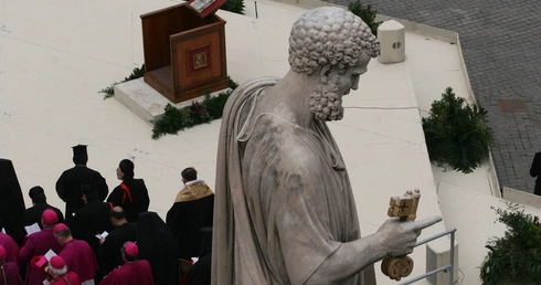 Skąd się biorą papieże? Rozmowa z historykiem Kościoła