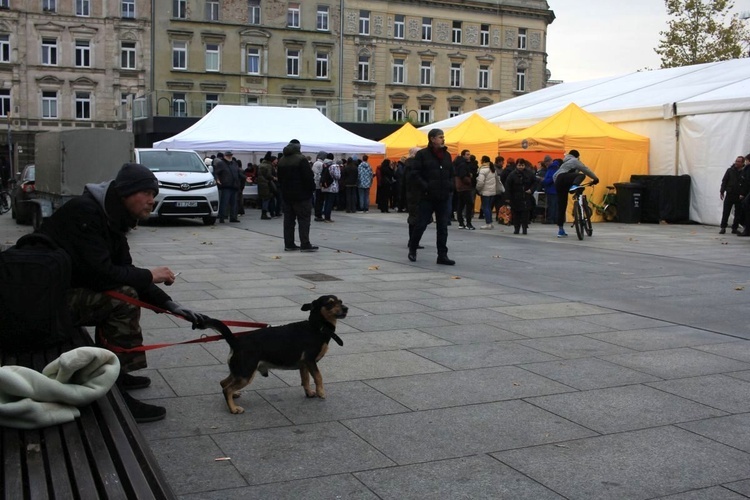 VIII Światowy Dzień Ubogich w Opolu - wspólna biesiada