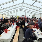 VIII Światowy Dzień Ubogich w Opolu - wspólna biesiada