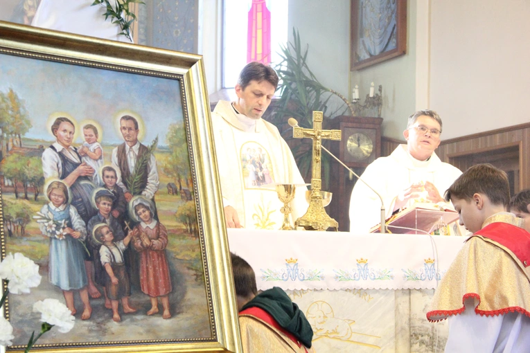 Żbikowice. Uroczyste wprowadzenie obrazu Ulmów