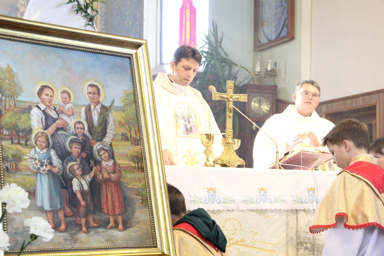 Żbikowice. Uroczyste wprowadzenie obrazu Ulmów