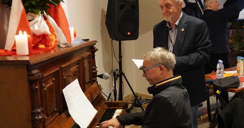 Różnymi drogami do niepodległości. Muzyczna podróż przez dzieje