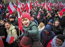 Marsz w krzywym lustrze – 11 listopada i manipulacja mediów