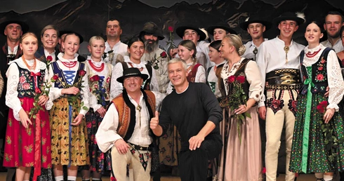 Teatrownicy z Bukowiny. Za kulisami cieśla, geodeta, rolnik – na widowni tuzy sceny teatralnej