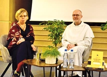 Magdalena Dobrzyniak i o. Tomasz Franc OP.