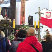 	Mszę św. za ojczyznę odprawił biskup Zieliński.