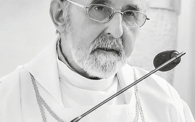 Ksiądz Lachowicz zmarł w Szpitalu Wojewódzkim w Olsztynie  w 72. roku życia  i 48. roku kapłaństwa.