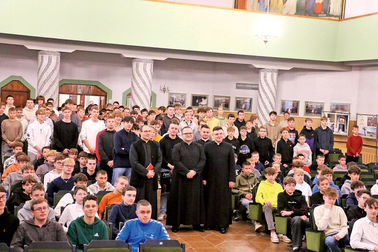 Uczestnicy  w auli Jana Pawła II.