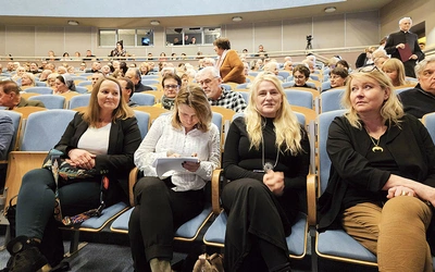 Prelegentki, druga od prawej prof. Anna Drążkowska.