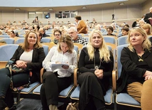 Prelegentki, druga od prawej prof. Anna Drążkowska.