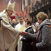 Abp Kupny docenił codzienną pracę wolontariuszy parafialnych zespołów.
