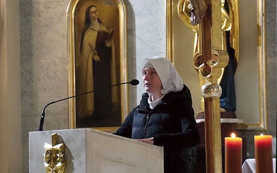 Prelegentka zachęcała m.in. do codziennego zatrzymania się z Jezusem, w „centrum dowodzenia”.