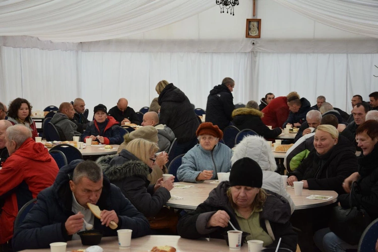 Pielgrzymka ubogich i bezdomnych do MB Ostrobramskiej