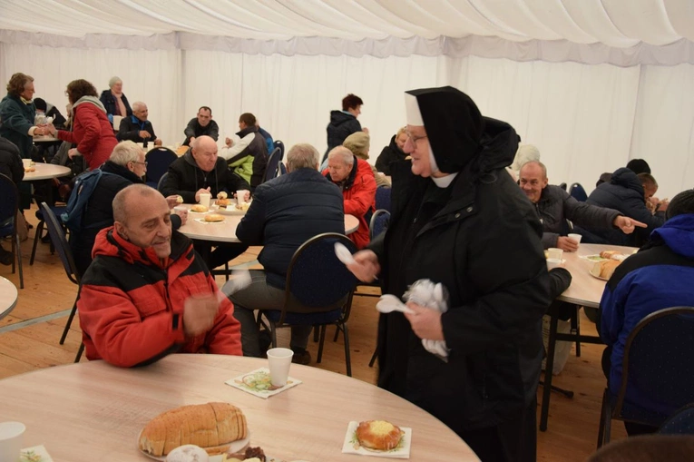 Pielgrzymka ubogich i bezdomnych do MB Ostrobramskiej