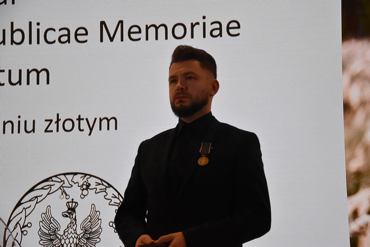 Odznaczeni medalami Reipublicae Memoriae Meritum