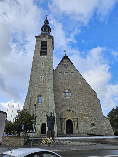 Sesja o ks. Łazarskim