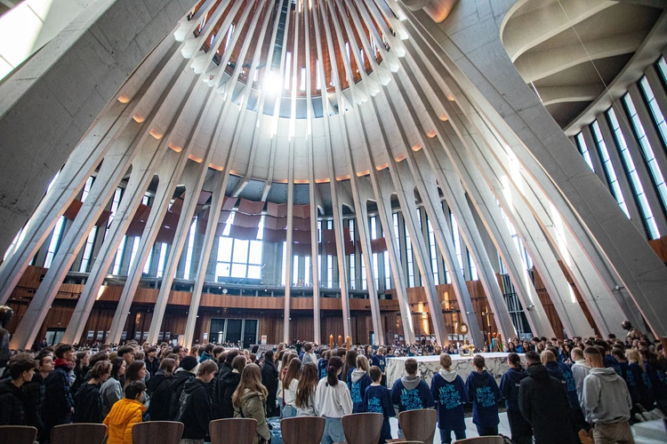 Domówka u Taty, czyli młodzi wokół Najświętszego Sakramentu