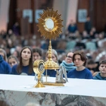 Domówka u Taty, czyli młodzi wokół Najświętszego Sakramentu